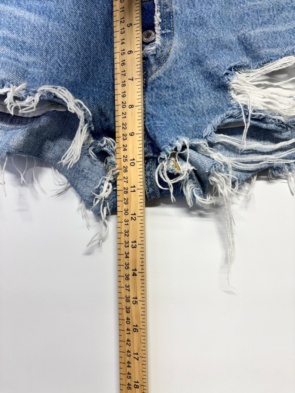 ✨Levi's Premium 501 Denim Luxor Light Wash Short Size 26 - Picture 13 of 15